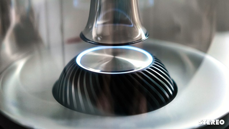 Đ&aacute;nh gi&aacute; loa Harman/Kardon Aura Studio: tốt gỗ tốt cả nước sơn